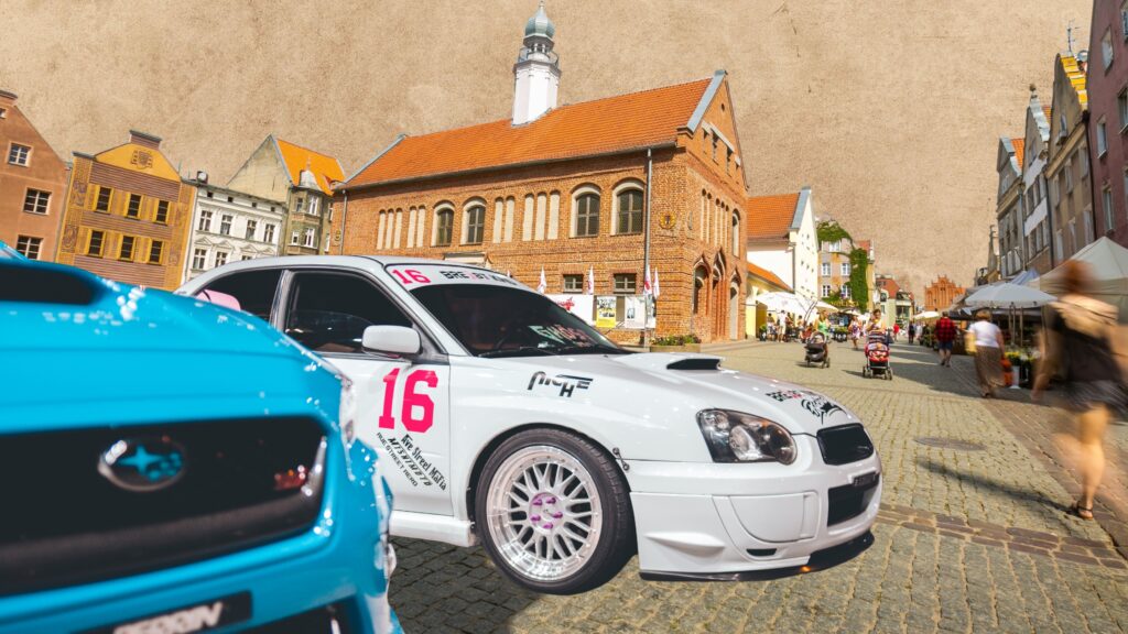 Dwa sportowe samochody na ulicy z historycznymi budynkami w tle.