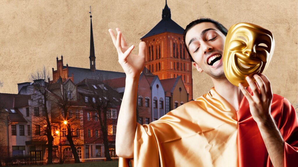 Mężczyzna w kostiumie teatralnym trzyma złotą maskę, w tle budynki i kościół.