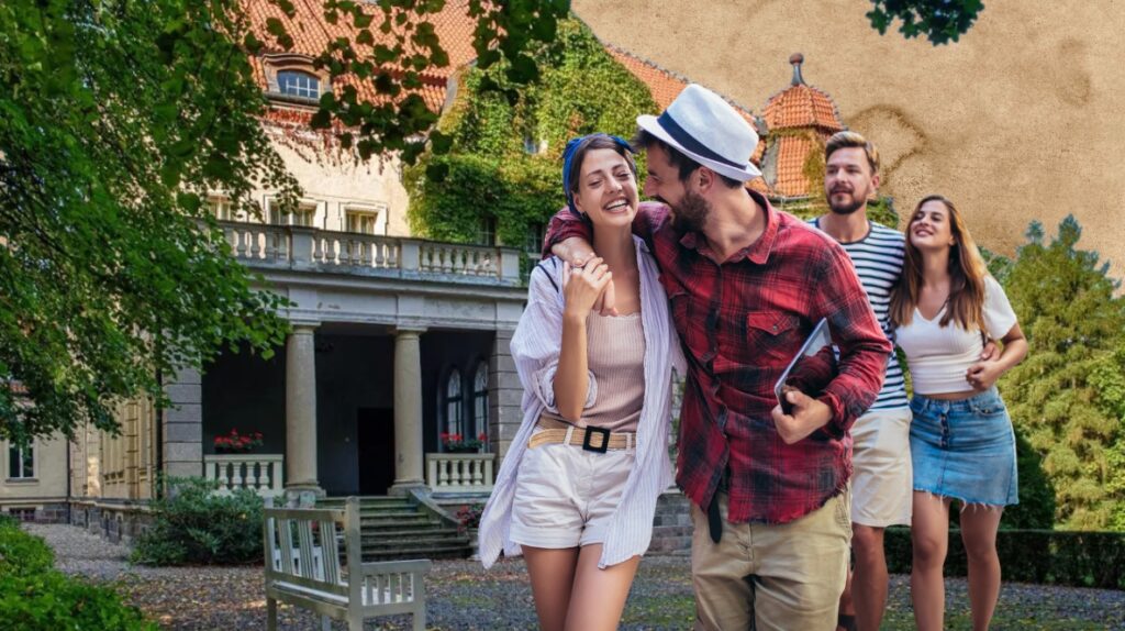 Grupa przyjaciół przed pięknym budynkiem.