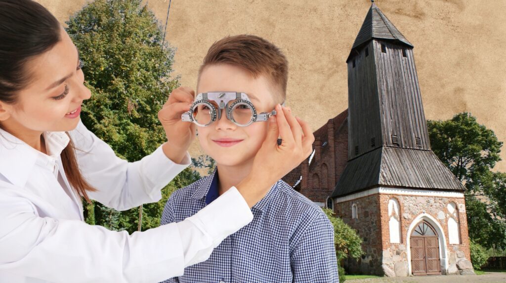 Dziecko z próbnikami wzroku w gabinecie okulistycznym.