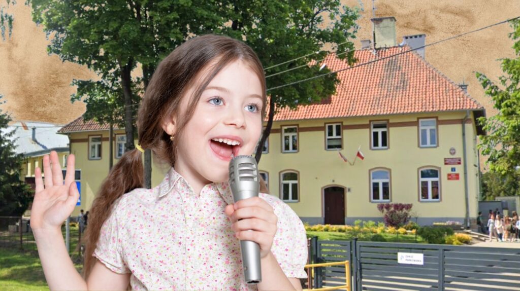 Dziewczynka śpiewająca z mikrofonem