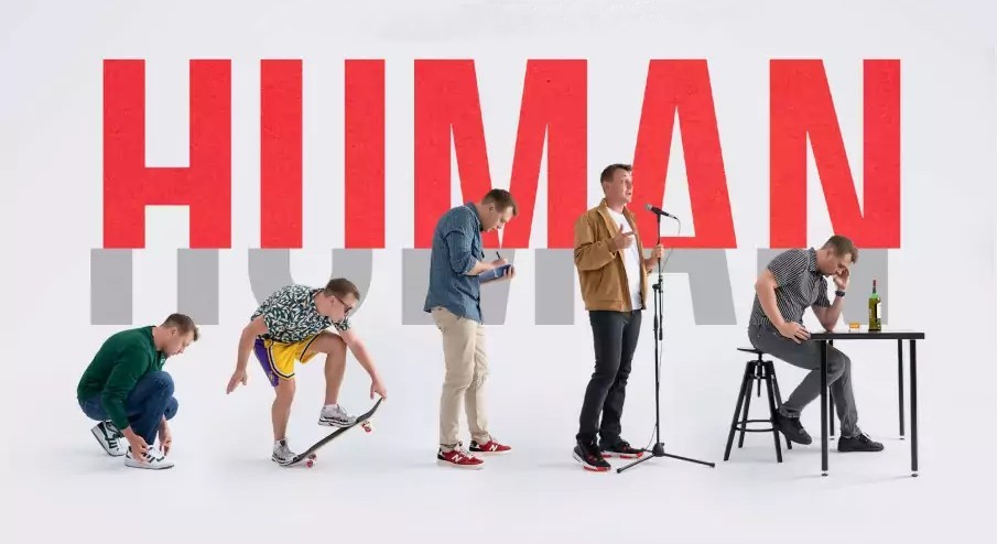 Mężczyźni w różnych pozach, na tle napisu 'HUMAN'.