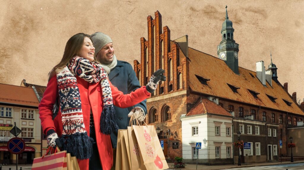 Para z zakupami uśmiecha się w mieście.