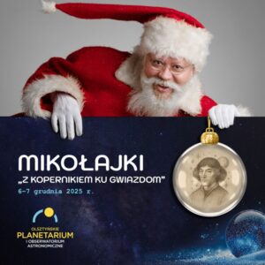 Mikołaj trzymający plakat wydarzenia z napisem 'Mikołajki - z Kopernikiem ku gwiazdom'