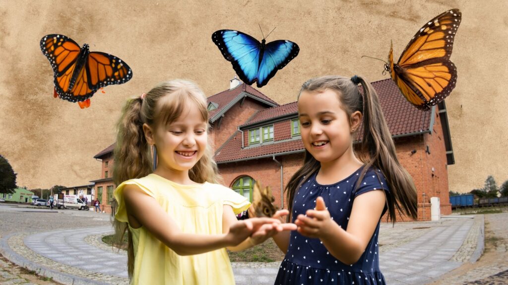Dwie dziewczynki trzymające motyla na dłoniach.