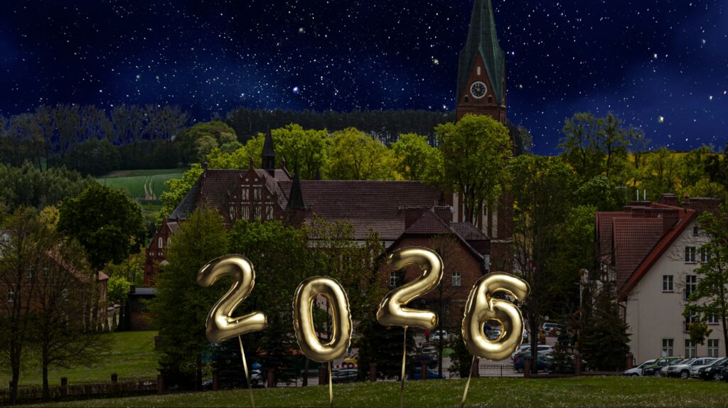 Złote balony w kształcie liczby 2026 na tle nocnego nieba.