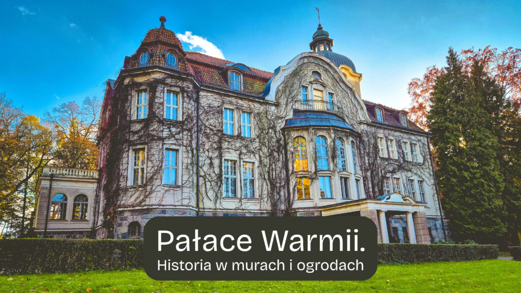Zabytkowy pałac w Warmii, owinięty winoroślą.