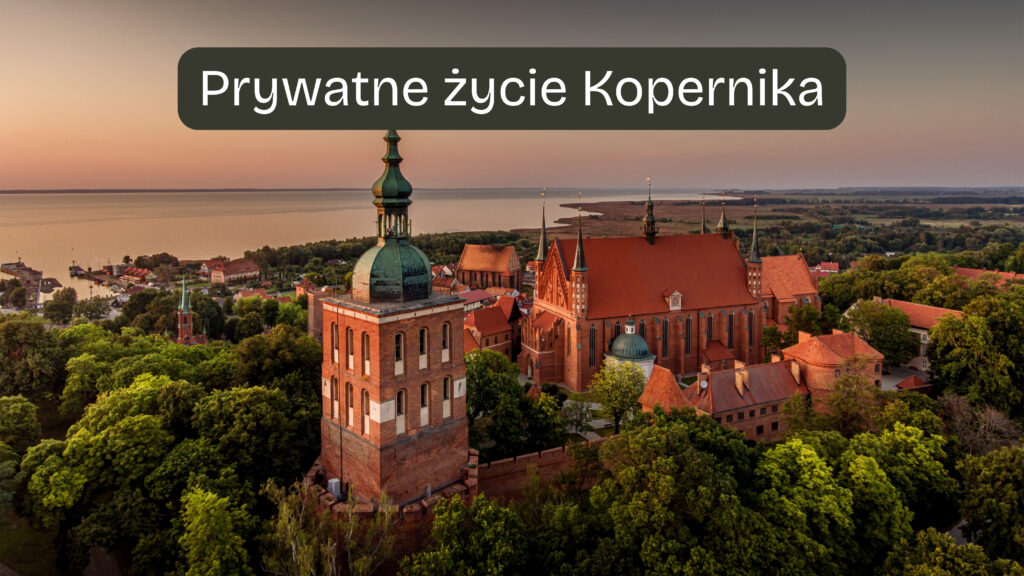 Widok na zabytkowe budynki i zieleń w tle