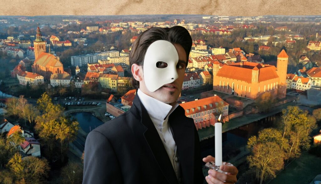 Mężczyzna w masce z świecą w ręku na tle miasta.