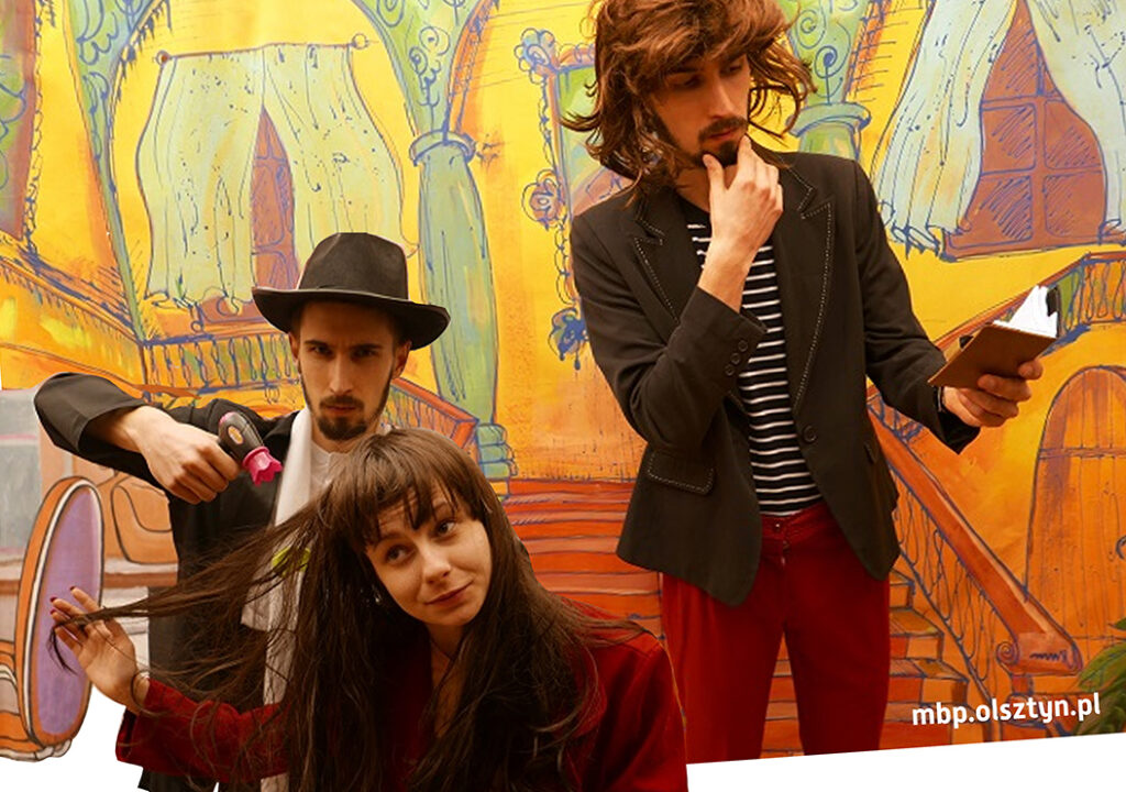 Scena z trójką aktorów w sztuce teatralnej.