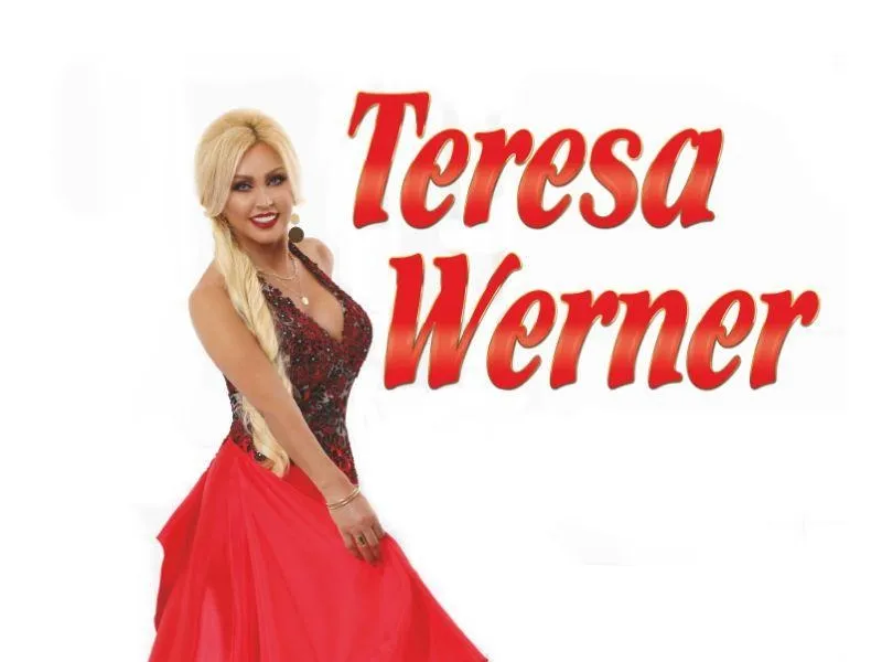 Kobieta w czerwonej sukni na białym tle.