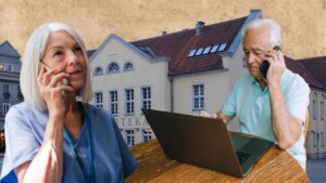 Starsi ludzie rozmawiający przez telefon i korzystający z laptopa.