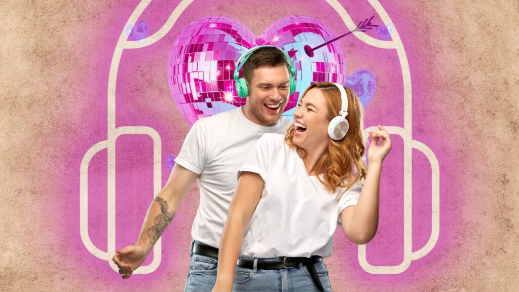 Mężczyzna i kobieta tańczący w słuchawkach przy kolorowym tle.