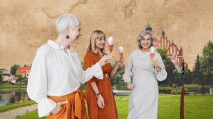 Cztery kobiety świętują z drinkami na tle miasta.