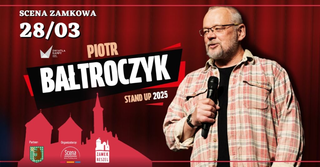 Piotr Bałtroczyk występuje na scenie.