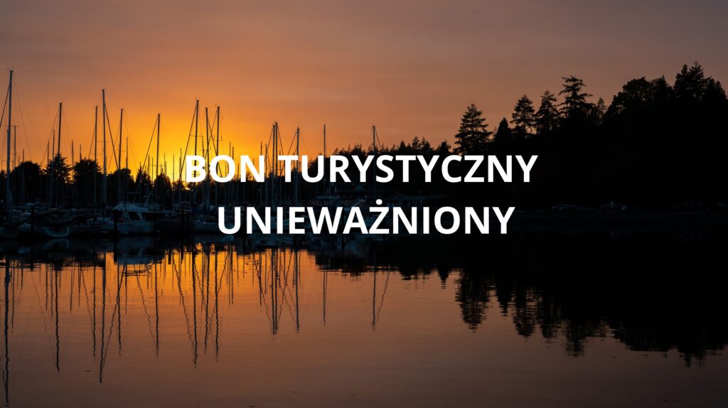 Zachód słońca nad portem jachtowym.