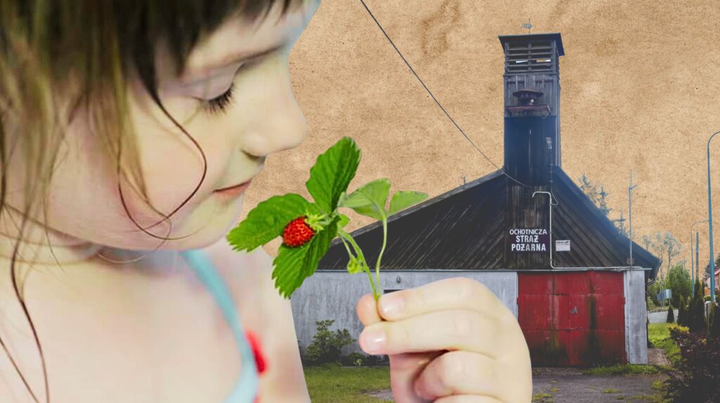 Dziecko trzymające liście z owocem na tle budynku.