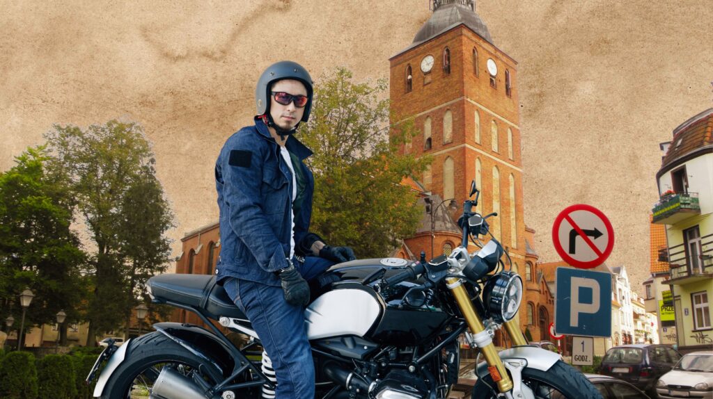 Mężczyzna na motocyklu w mieście.