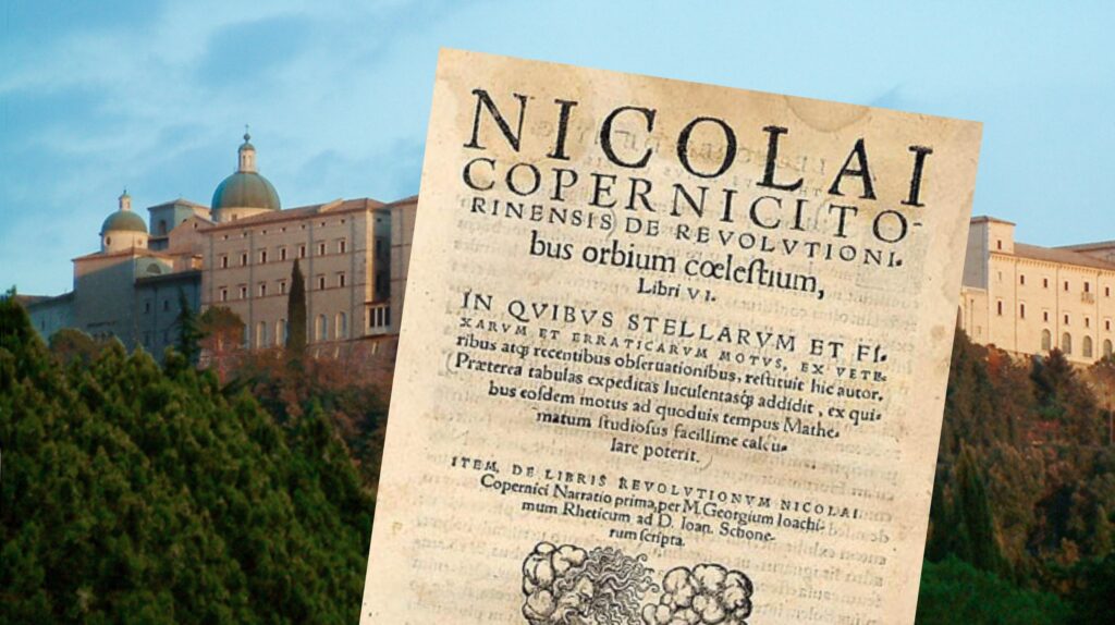 Widok rękopisu Kopernika z tłem klasztoru.