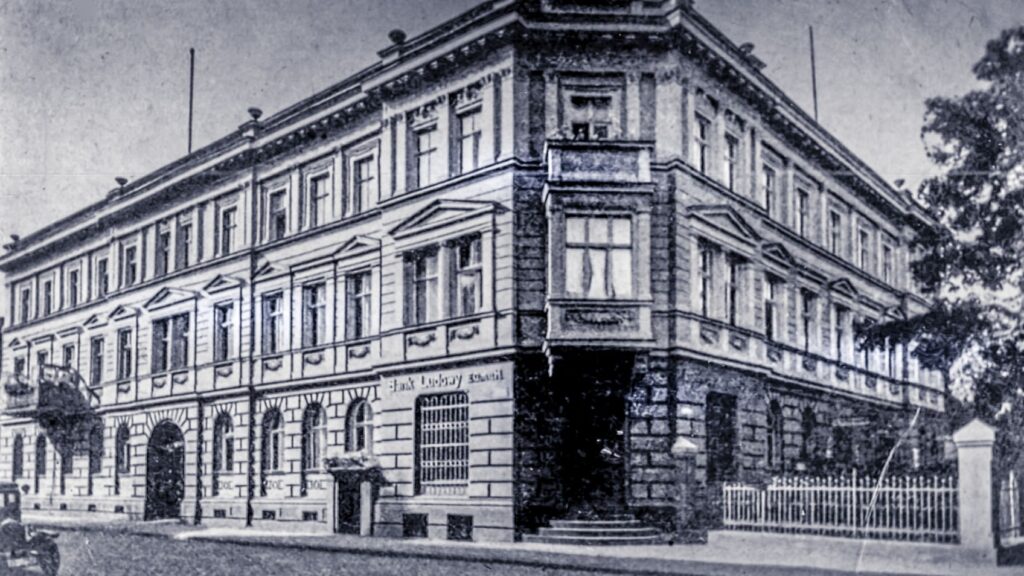 Historyczny budynek w stylu klasycystycznym