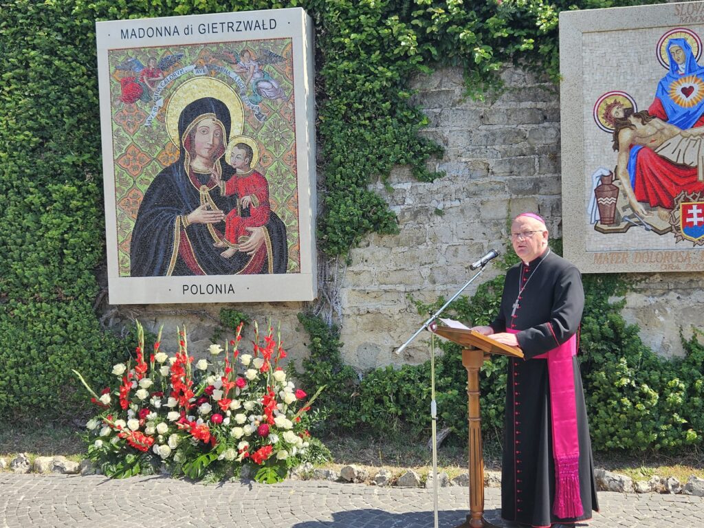 Ceremonia z prezentacją mozaiki Madonny di Gietrzwałd.