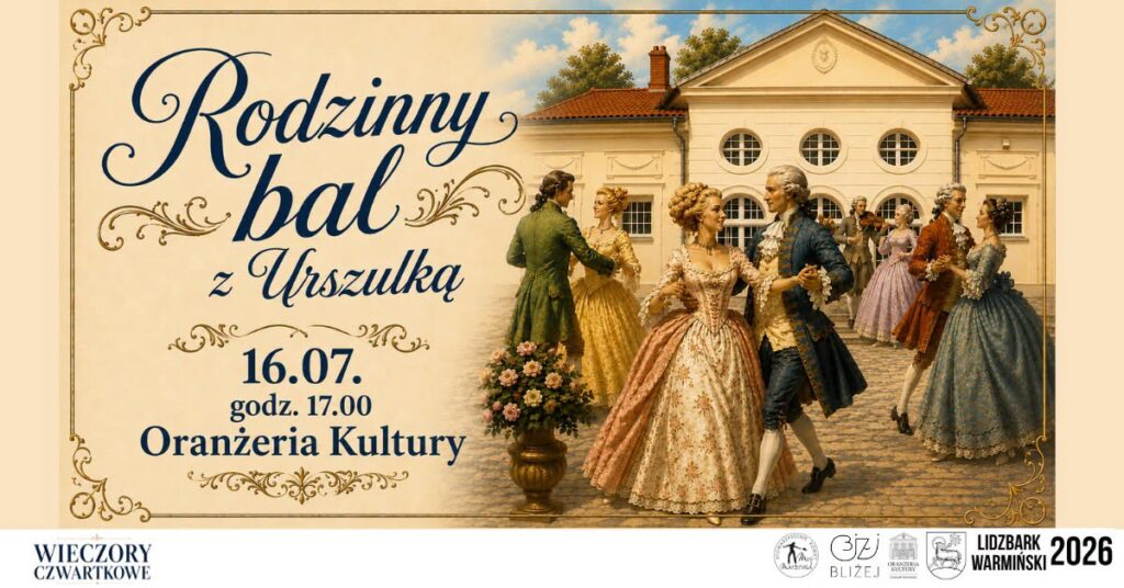 Uczestnicy balu w strojach historycznych tańczą w ogrodzie.