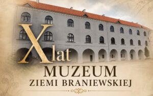 Budynek Muzeum Ziemi Braniewskiej z napisem X lat