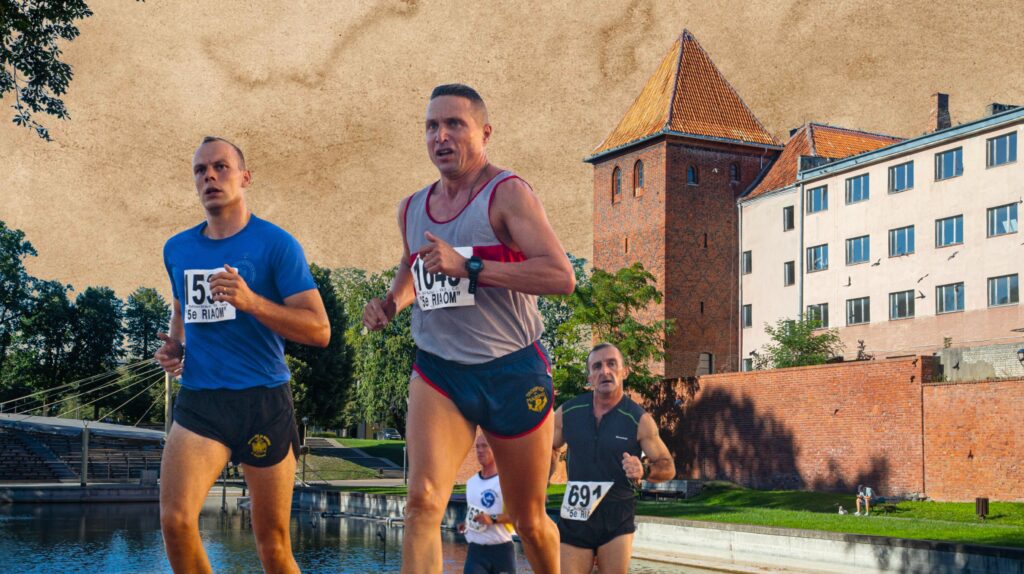 Biegacze startujący w zawodach w mieście.